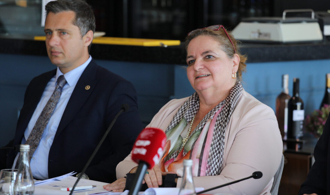 İzmir iş dünyası, Cumhuriyet Halk Partisi İzmir İl Başkanlığı’nın düzenlediği