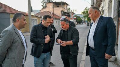 Bornova Belediye Başkanı Ömer Eşki, Egemenlik Mahallesi’nde saha incelemesi yaparak