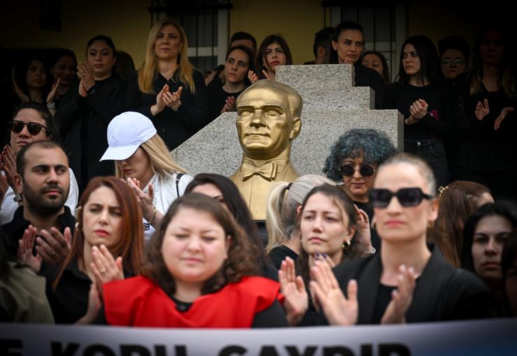 Bornova Belediyesi bünyesindeki eğitim emekçileri, Şanlıurfa ve Kahramanmaraş’taki okul saldırılarını