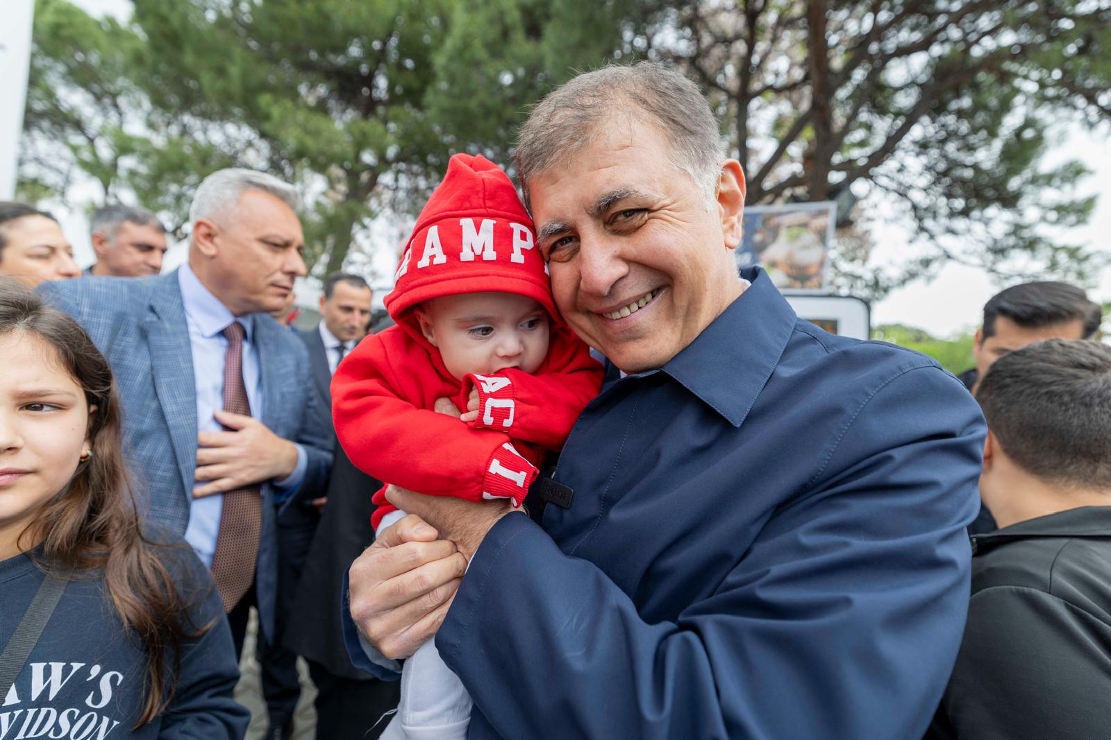 İzmir Büyükşehir Belediye Başkanı Dr. Cemil Tugay, Kültürpark’ta düzenlenen 23