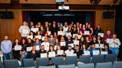 İzmir’de 2017’den bu yana ücretsiz ve profesyonel sanat eğitimi sunan