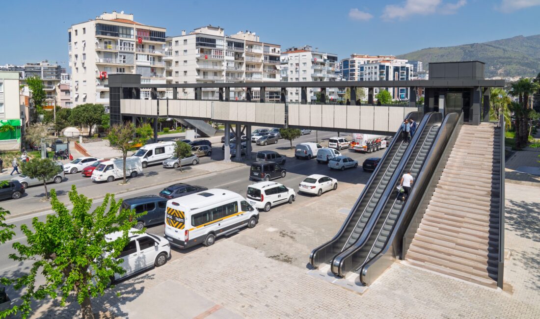 İzmir Büyükşehir Belediyesi’nin kente kazandırdığı Karşıyaka ile Bayraklı’yı birbirine bağlayan