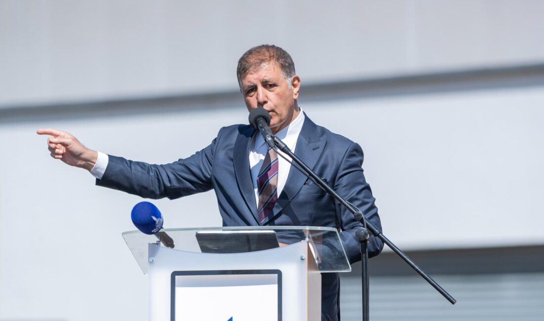 İzmir Büyükşehir Belediye Başkanı Dr. Cemil Tugay, Güzelbahçe Belediyesi tarafından