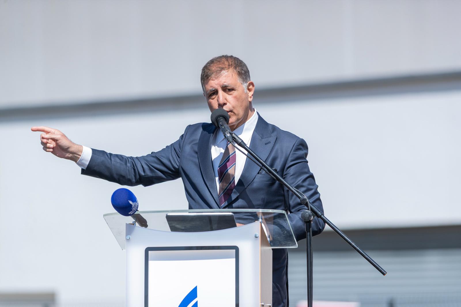İzmir Büyükşehir Belediye Başkanı Dr. Cemil Tugay, Güzelbahçe Belediyesi tarafından