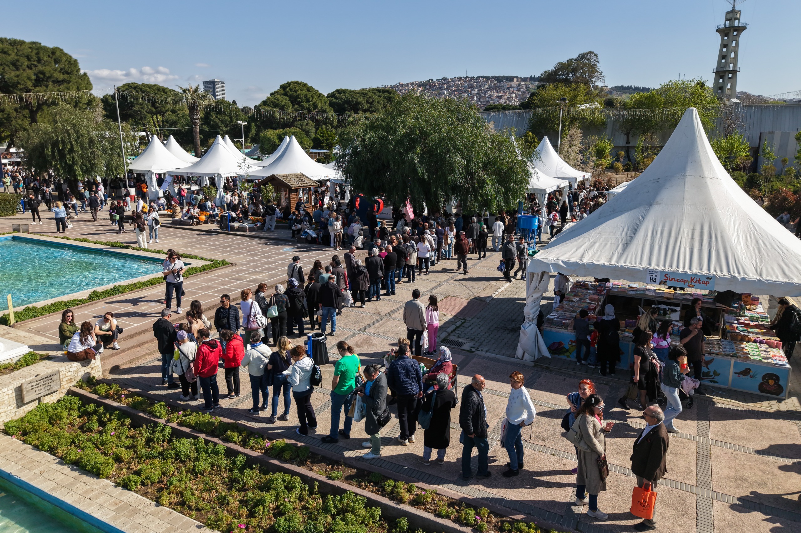 19 Nisan 2026 10:39 Kültürpark’ta düzenlenen İZKİTAP – 7. İzmir