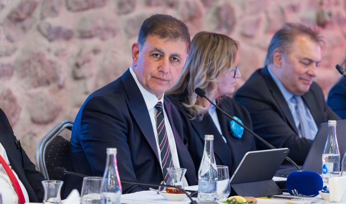 İzmir Büyükşehir Belediye Başkanı Dr. Cemil Tugay, Turizm Konseyi toplantısında