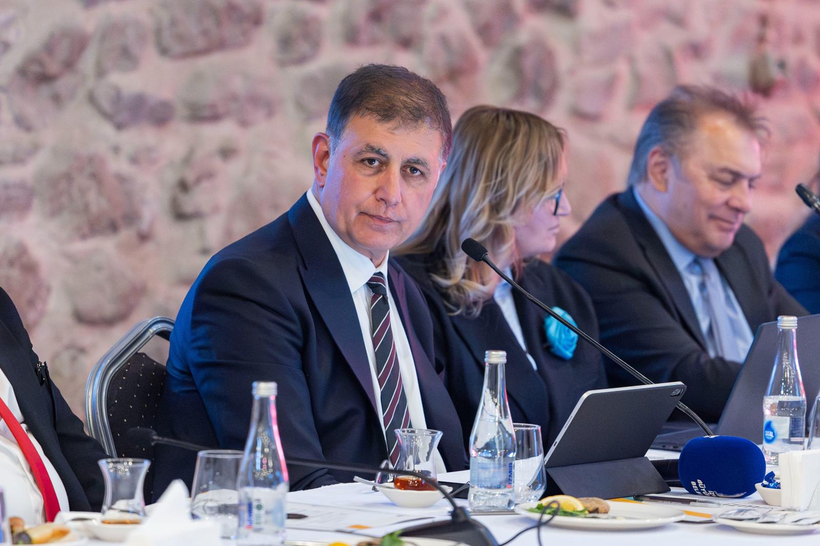 İzmir Büyükşehir Belediye Başkanı Dr. Cemil Tugay, Turizm Konseyi toplantısında