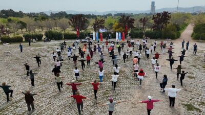 Konak Belediyesi’nin Dünya Sağlık Haftası kapsamında düzenlediği “Nefes Al, Mutlu