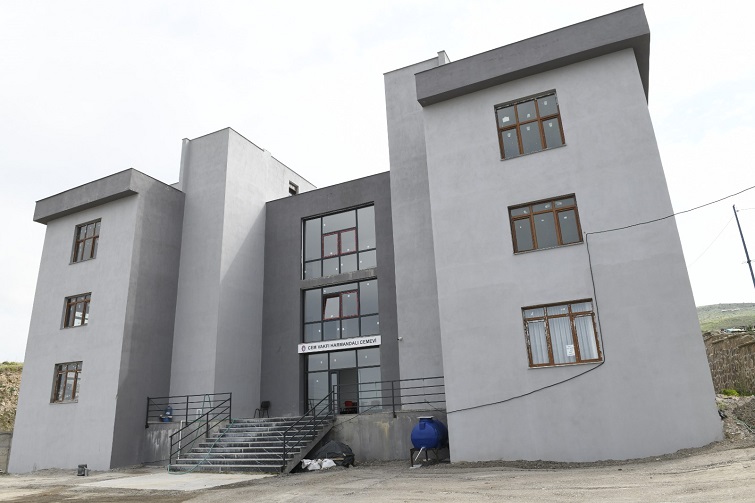 Çiğli Belediyesi, Harmandalı İnönü Mahallesi’nde yapımı tamamlanan cemevinde gerçekleştirdiği çalışmalarla