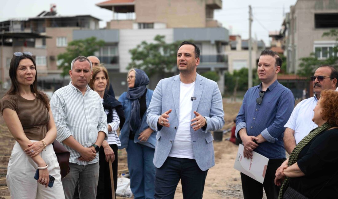 Bornova Belediyesi’nin Doğanlar ve Evka-4 kent bostanlarında kadın üreticiler yazlık