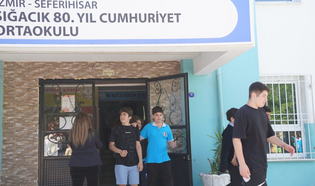 Seferihisar’da afetlere karşı toplumsal farkındalığı artırmak ve öğrencileri olası afetlere