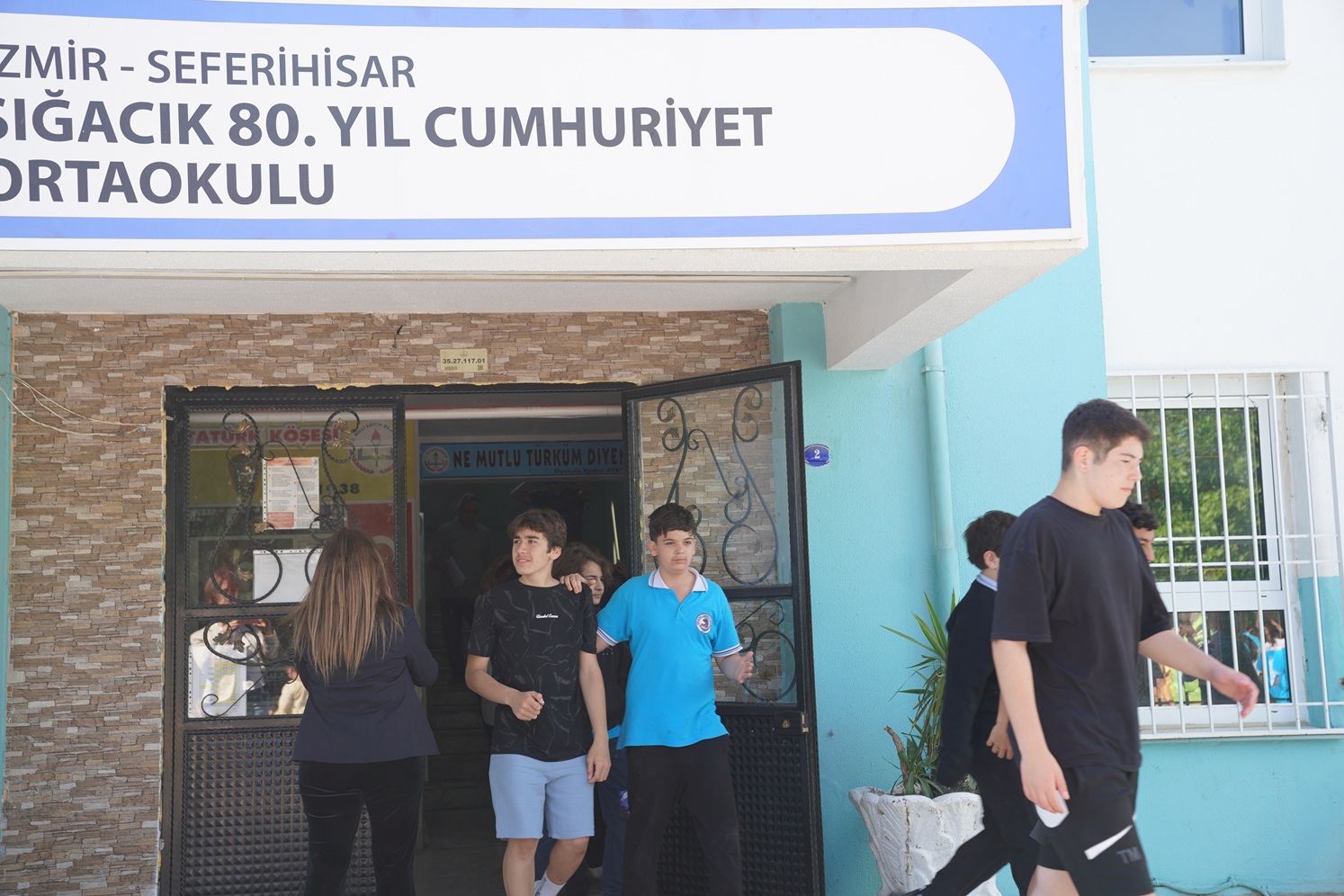 Seferihisar’da afetlere karşı toplumsal farkındalığı artırmak ve öğrencileri olası afetlere