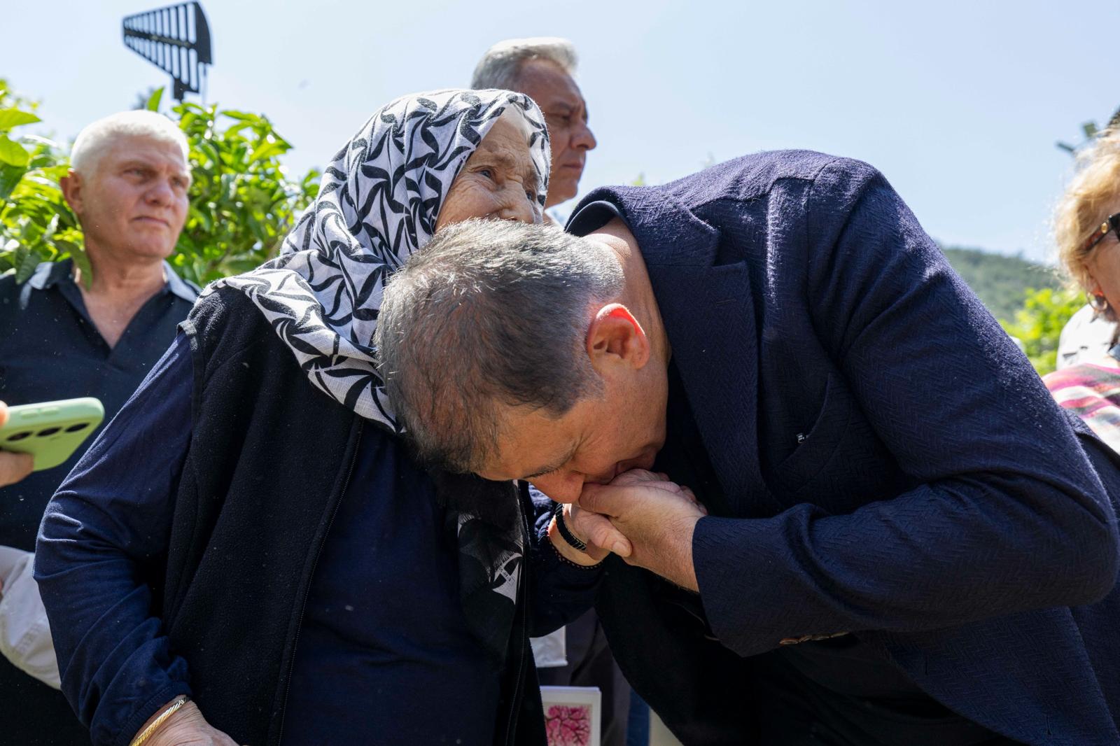 İzmir Büyükşehir Belediye Başkanı Dr. Cemil Tugay’ın Anneler Günü dolayısıyla