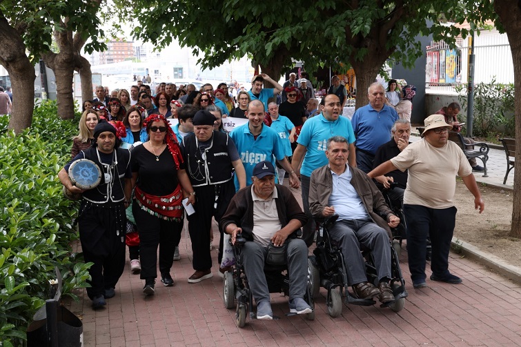 Çiğli Belediyesi, Engelliler Haftası kapsamında düzenlediği “Engelsiz Şenlik” etkinliğinde Türkiye