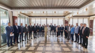 CHP İzmir'de belediye başkanları toplantısı gerçekleştirildi. CHP İzmir İl Başkanı