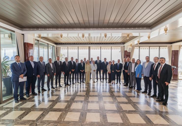 CHP İzmir'de belediye başkanları toplantısı gerçekleştirildi. CHP İzmir İl Başkanı