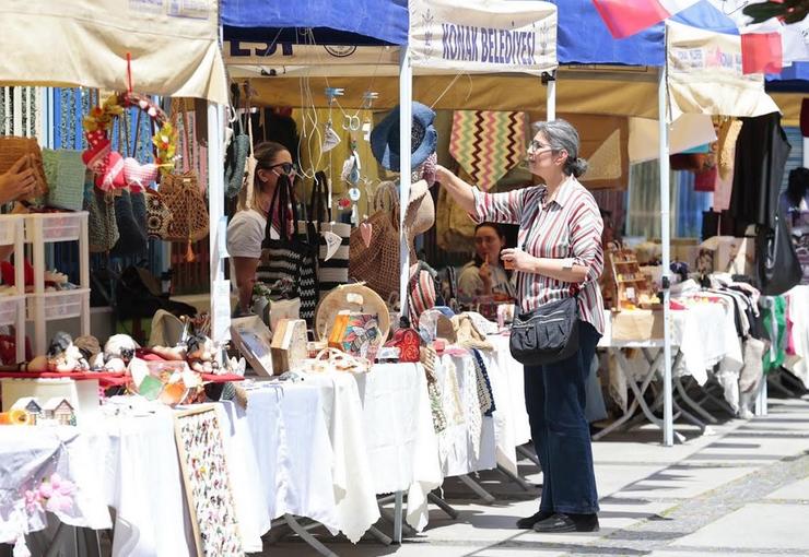 Konak Belediyesi’nin sevgi ve emekle kurulan Anneler Günü El Emeği