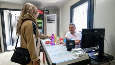 Kurban Bayramı öncesinde Bornova Belediyesi tarafından ihtiyaç sahibi vatandaşların Kent