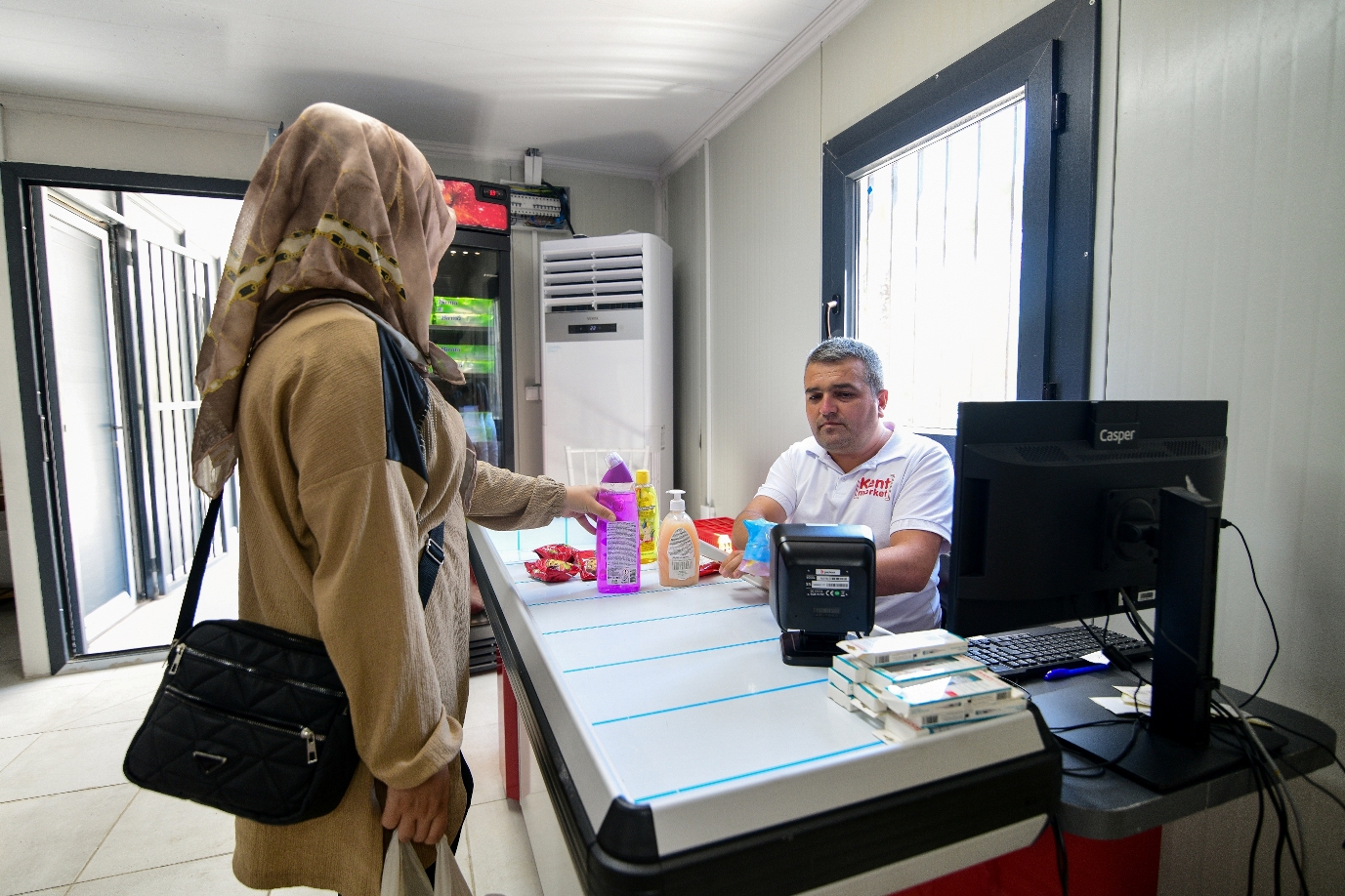 Kurban Bayramı öncesinde Bornova Belediyesi tarafından ihtiyaç sahibi vatandaşların Kent