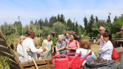 İzmir Büyükşehir Belediyesi’nin başlattığı “Bahçe Kompostu Etkinliği” ile organik atıkların