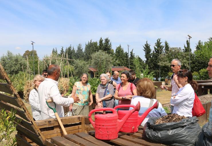 İzmir Büyükşehir Belediyesi’nin başlattığı “Bahçe Kompostu Etkinliği” ile organik atıkların