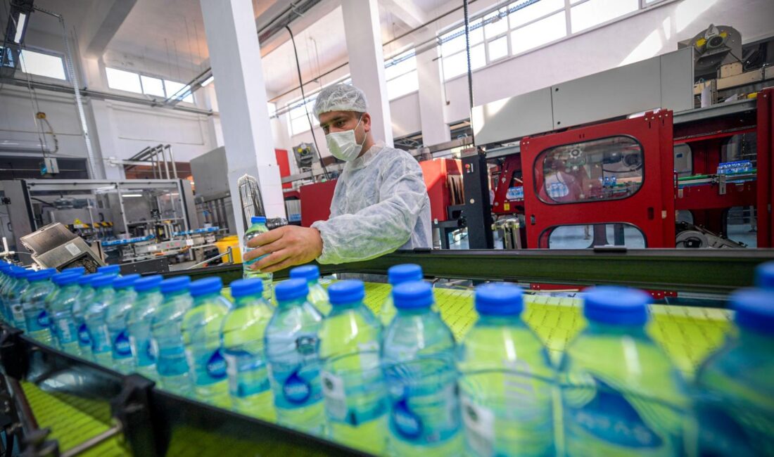 İzmir’in 94 yıllık Cumhuriyet markası olan Şaşal Su Fabrikası, İzmir