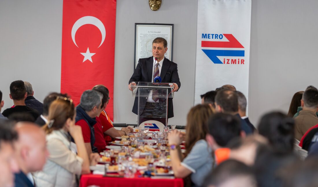 İzmir Büyükşehir Belediye Başkanı Dr. Cemil Tugay, mesaiye İzmir Metrosu’nun
