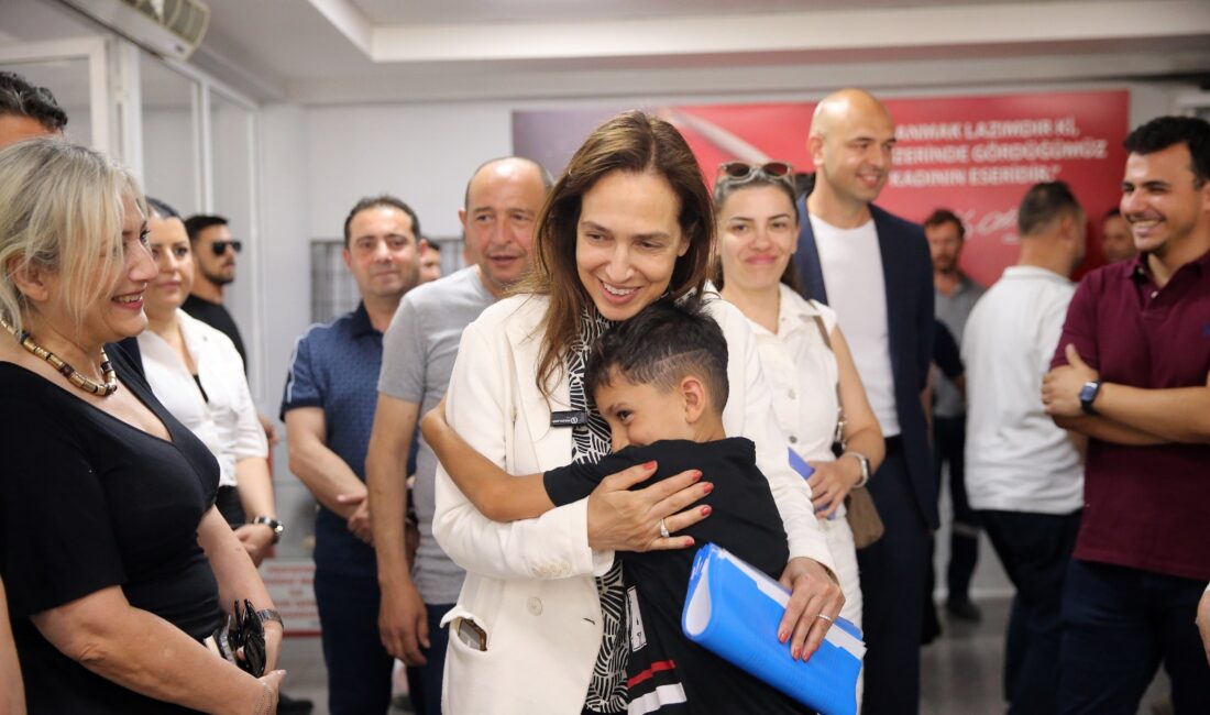 Karşıyaka Belediye Başkanı Yıldız Ünsal, katılımcı yönetim anlayışı doğrultusunda ‘Vatandaş