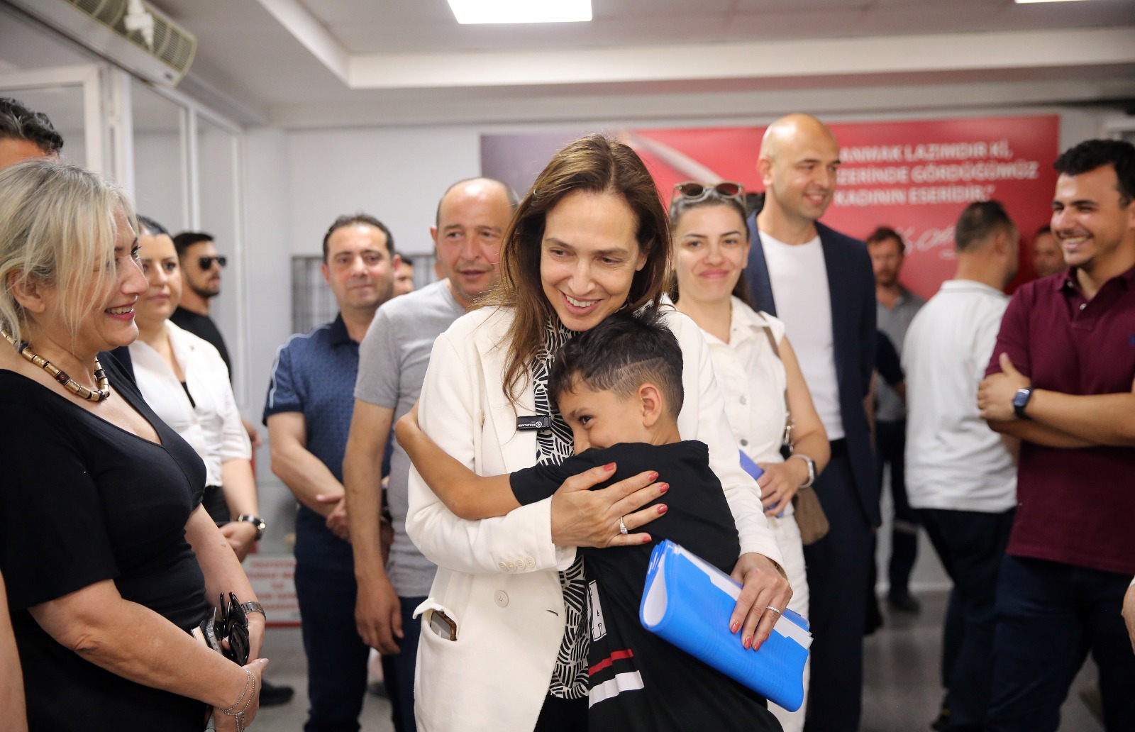 Karşıyaka Belediye Başkanı Yıldız Ünsal, katılımcı yönetim anlayışı doğrultusunda ‘Vatandaş