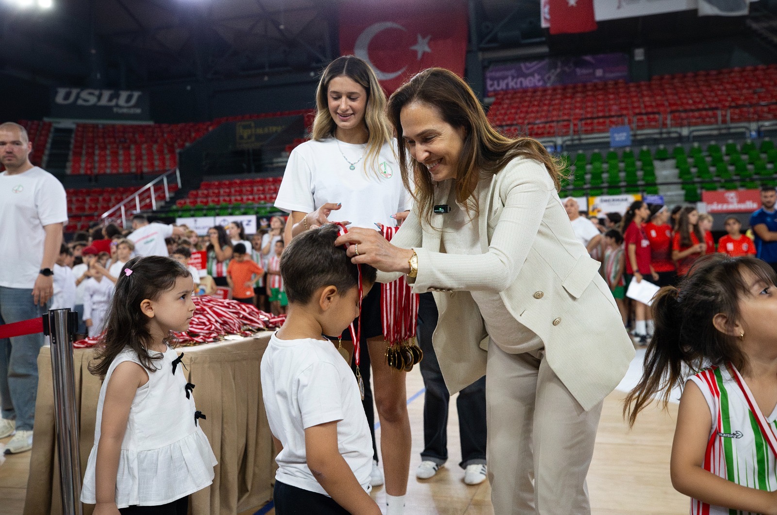 Karşıyaka Belediyesi, Kış Spor Okulları’nı görkemli bir törenle noktalayarak sezonu