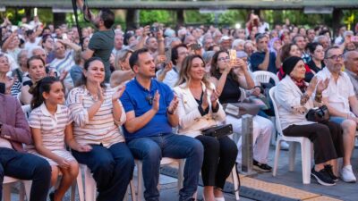 Bornova Belediyesi tarafından geleneksel hale getirilen Halk Dansları Festivali, bu