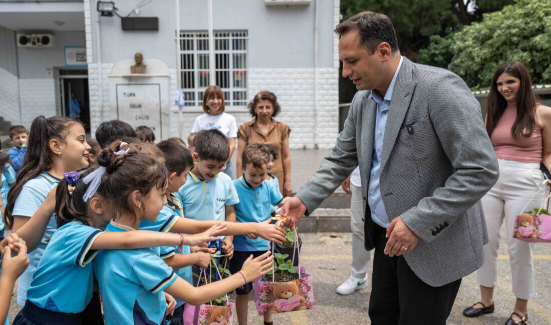 Bornova Belediye Başkanı Ömer Eşki, çocuklara erken yaşta doğa sevgisi
