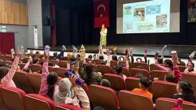 Gaziemir Belediyesi’nin “İklimi değil, kendini değiştir” sloganıyla 46 okulda düzenlediği