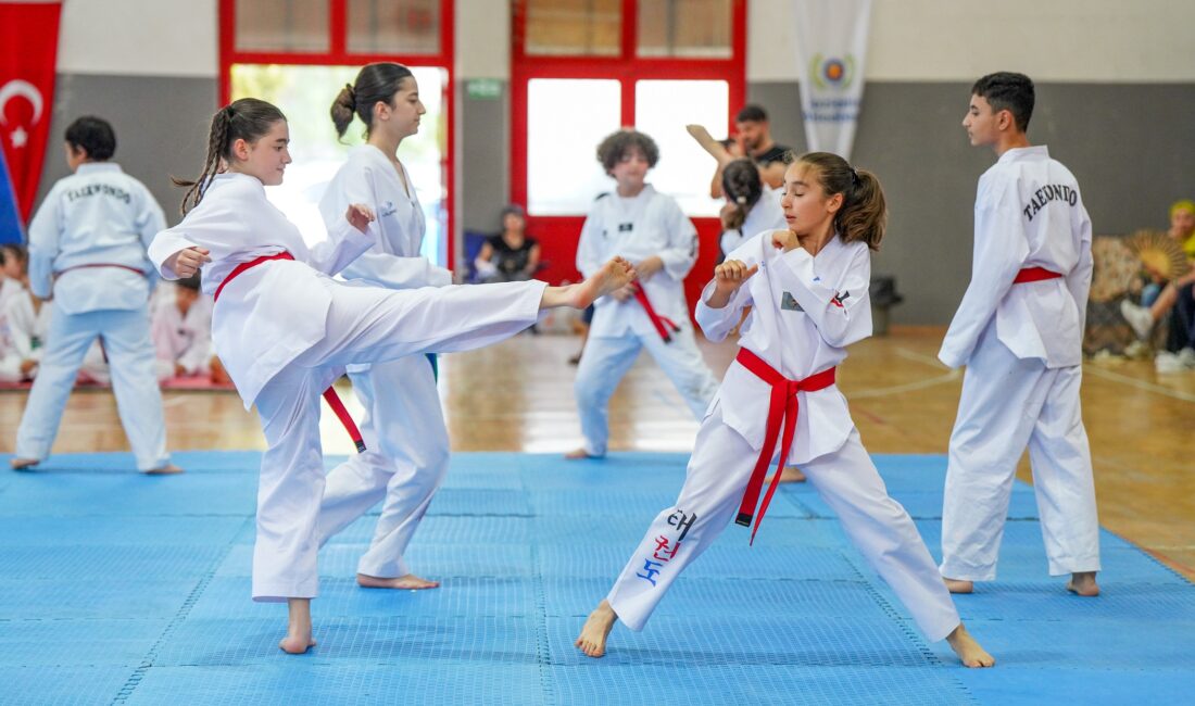 Gaziemir Belediyesi’nin düzenlediği taekwondo kursuna katılan 81 sporcu, 2026 Yılı