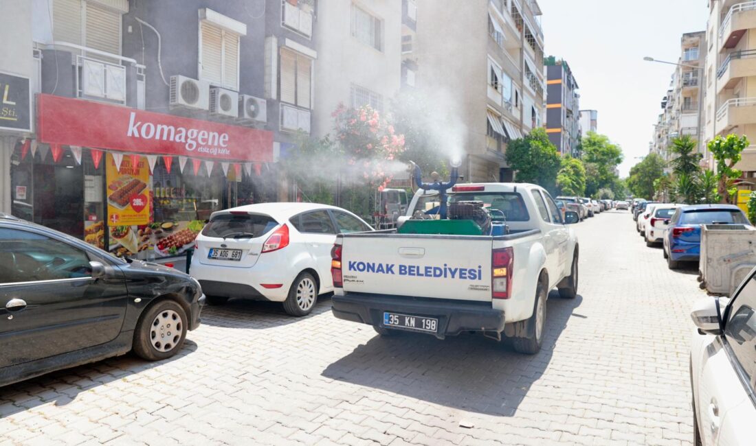 Konak Belediyesi Temizlik İşleri Müdürlüğü ekipleri, ilçenin tüm mahallelerinde sivrisineklere