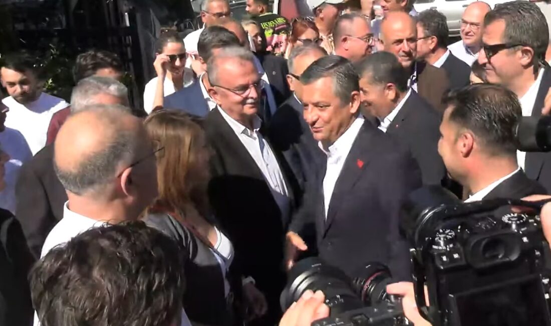  CHP'nin seçilmiş Genel Başkanı Özgür Özel İzmir'de yoğun bir mesai