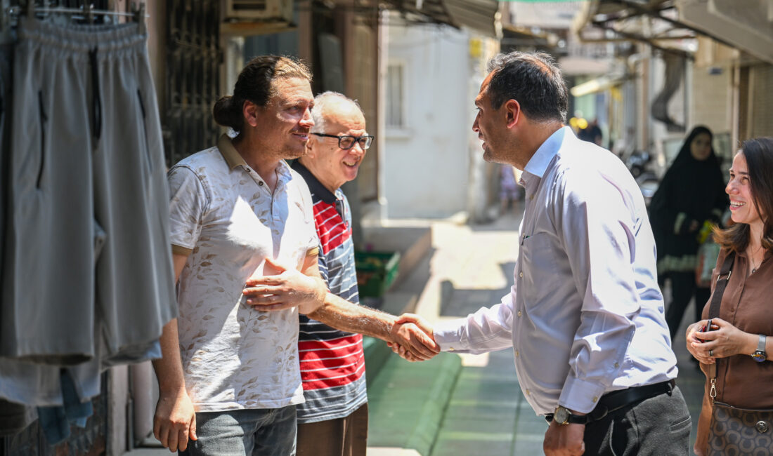 Mahalle ziyaretleri ve saha denetimlerini aralıksız sürdüren Bornova Belediye Başkanı
