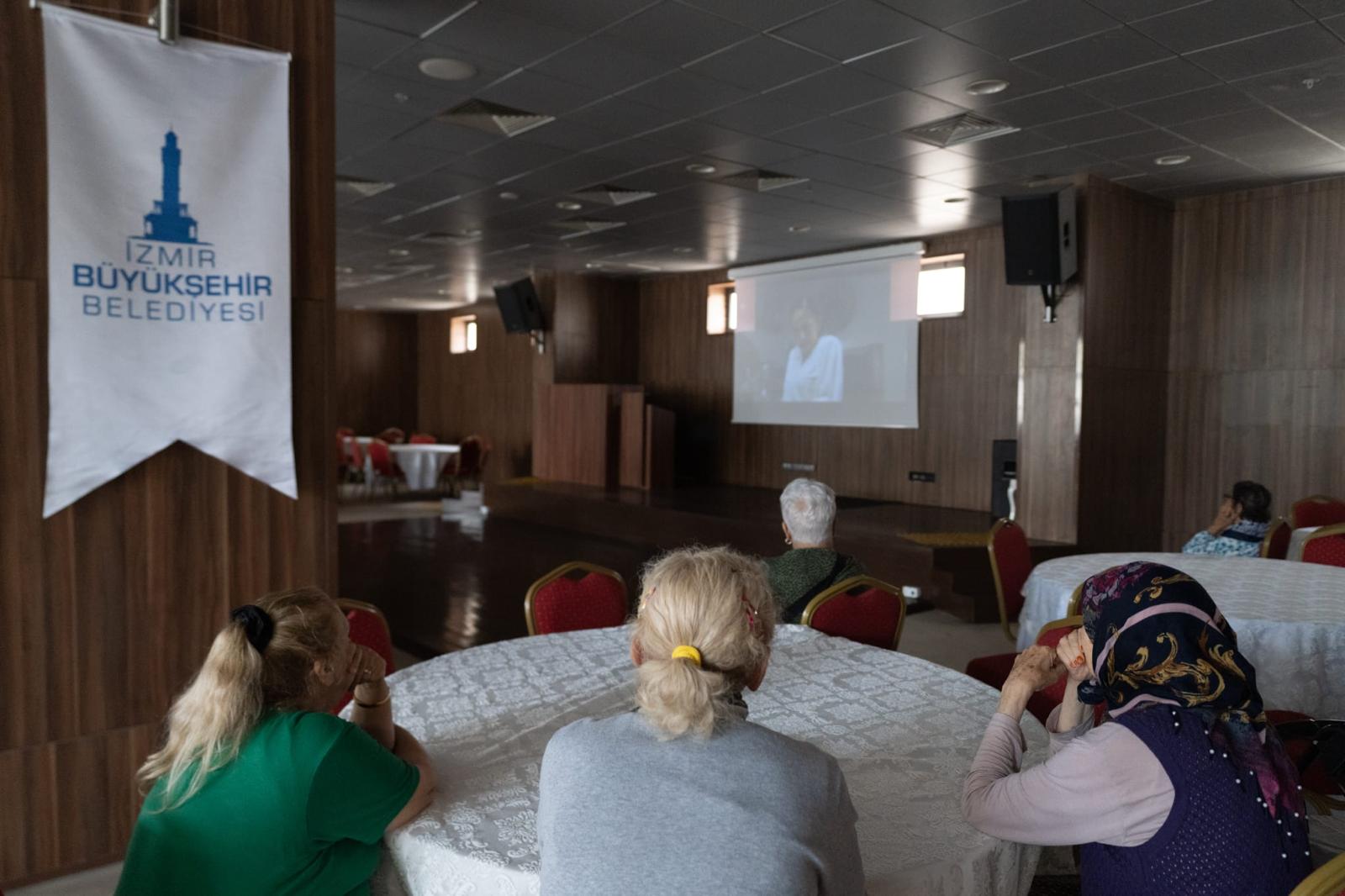 İzmir Büyükşehir Belediyesi bünyesinde hizmet veren Zübeyde Hanım Huzurevi’nde Babalar