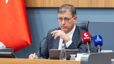 İzmir Büyükşehir Belediyesinin sürdürülebilir ulaşımı genç istihdamıyla buluşturduğu Bisicab araçlarının