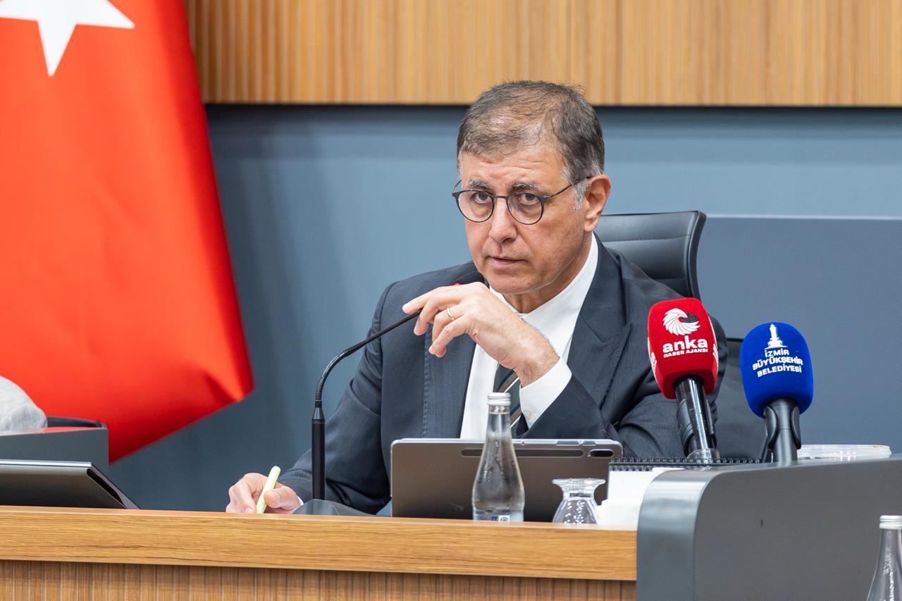 İzmir Büyükşehir Belediyesinin sürdürülebilir ulaşımı genç istihdamıyla buluşturduğu Bisicab araçlarının
