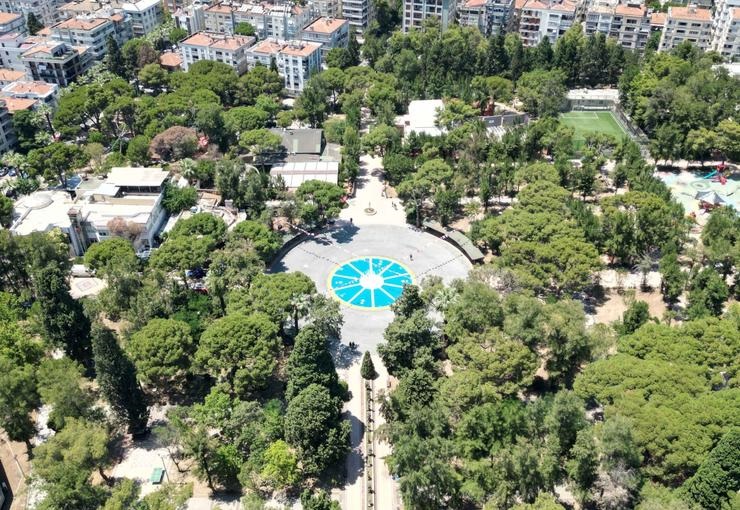 Bornova Belediyesi, Büyükpark’taki kuru havuzu mavi, beyaz ve sarı renklerle