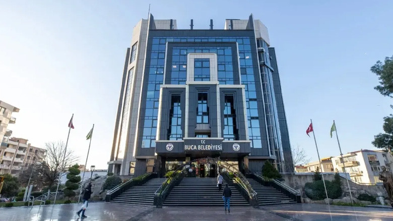 İzmir'in Buca Belediyesi'ne yönelik 6 ilde düzenlenen 'yolsuzluk' operasyonunda hakkında