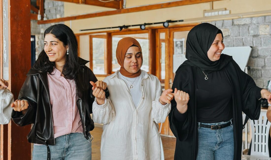 Okuma-yazma güçlüğü yaşayan çocuklara umut olan Renkli Harfler Projesi büyüyor.