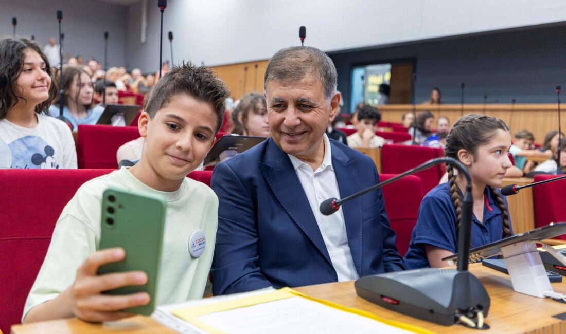 İzmir Büyükşehir Belediye Başkanı Dr. Cemil Tugay, bir yıllık çalışma