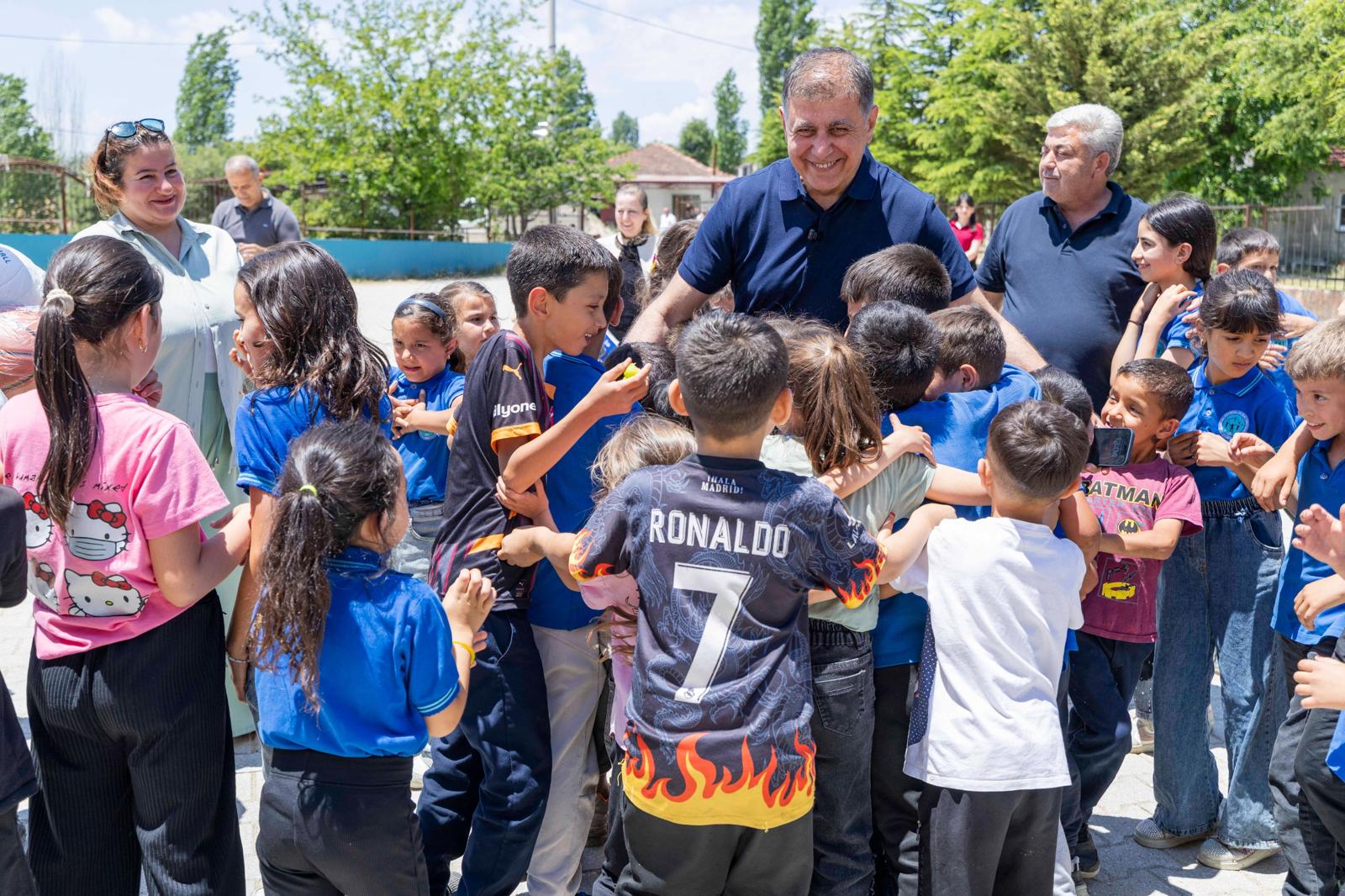 İzmir Büyükşehir Belediye Başkanı Dr. Cemil Tugay, Kiraz’daki Örencik Zeybekler