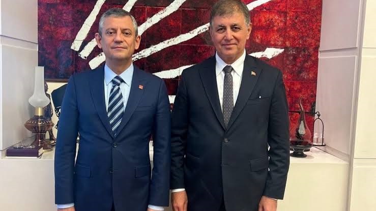 İzmir Büyükşehir Belediye Başkanı Cemil Tugay, 18 Haziran’da CHP’de istifa ettiğini duyurdu.