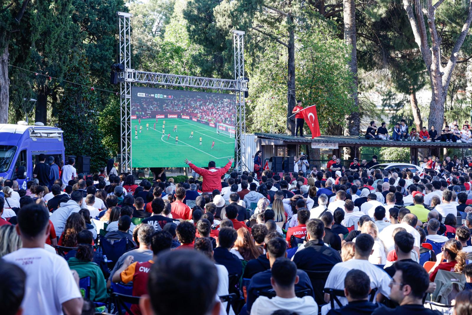 İzmir Büyükşehir Belediyesi'nin Konak, Buca, Karşıyaka ve Bornova'da kurduğu dev