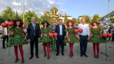 Kemalpaşa'da vatandaşlarla ve esnafla buluşan İzmir Büyükşehir Belediye Başkanı Dr.