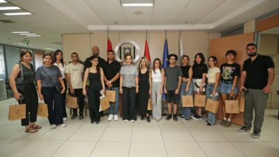Karşıyaka Belediyesi, ‘Karşıyaka’nın Filizleri’ projesi ile gençlerin eğitim yolculuğuna güç