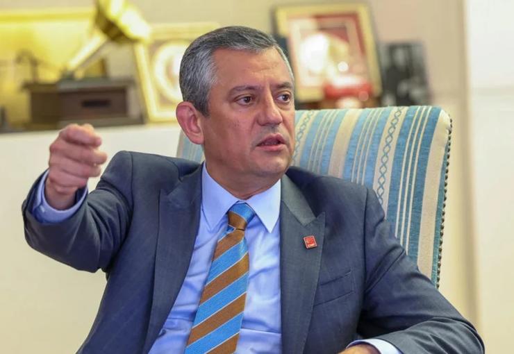 Nefes gazetesi yazarı Deniz Zeyrek, Özgür Özel’in yeni partisinin hazır